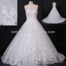 elegant fashion bridal gown make of lace and tulle